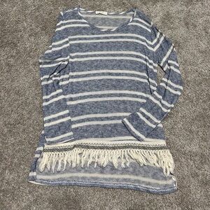 EUC Entro long sleeve fringe bottom sweater